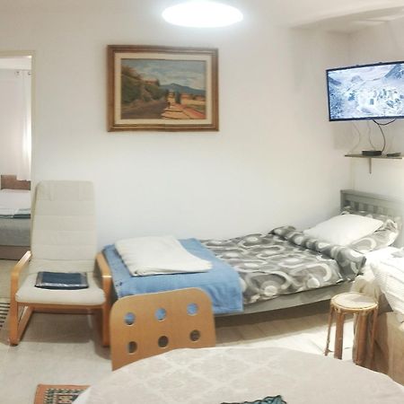 B&B Family Basement Apartment, Breakfast, Free Parking, 5Km From Tulln Chorherrn Luaran gambar